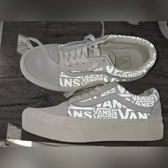 LAST CHANCE! Vans Old Skool Reflective Logo Platform Sneakers Wm 6.5 - Picture 1 of 16